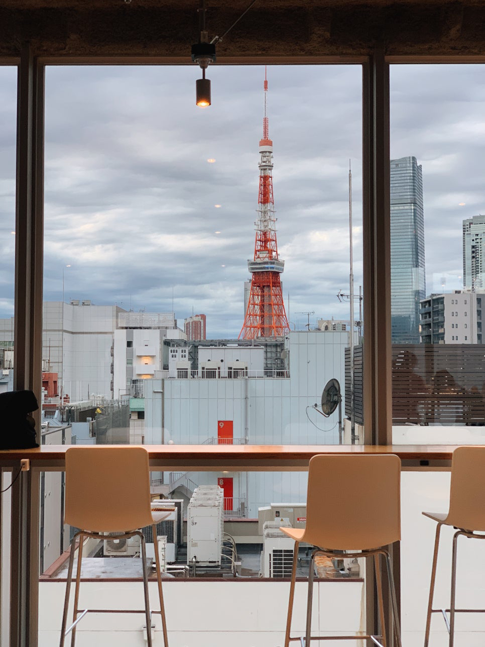 Nine Hours Hamamatsucho Capsule Hotel - Female Only

Capsule - Female only
3 nights / 174,776 KRW
Approximately 60,000 KRW per night

This capsule hotel near Tokyo Tower is designed with safety in mind, featuring separate elevators and rooms exclusively for women. It's an excellent choice for solo travelers!

The highlight is the Tokyo Tower view from the 10th-floor lounge, which rivals many observation decks.

✅ Daily provision of towels and pajamas
✅ Showers on the first floor, and toilets in every room
✅ Don't miss visiting the 10th-floor lounge every morning and evening!

For solo travelers seeking affordable accommodation with a Tokyo Tower view, Nine Hours Hamamatsucho is a must-save option!