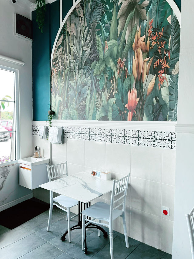 Portico Restaurant & Lounge Bar: Stylish Spot for Western Delights and Cozy Vibes
