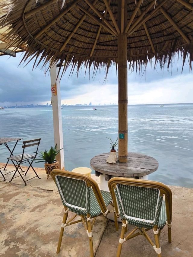 Fat submarine cafe and restaurant  เกาล้าน