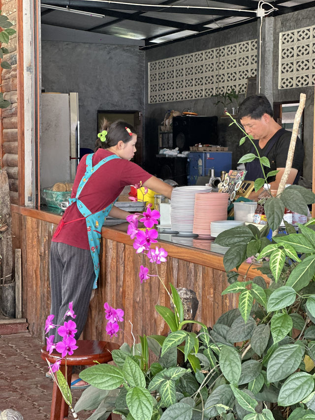 “ลาบเหนือแท้ ๆ ที่เชียงราย — ร้านลาบกำนันดวงแก้ว” 