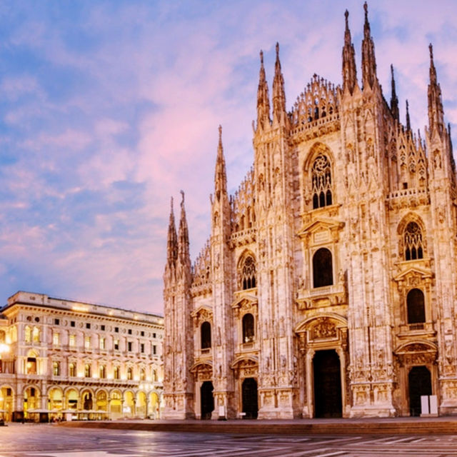 The Ultimate Milan Bucket List Stop: Duomo di Milano 🏰✨ The Ultimate Milan Bucket List Stop: Duomo di Milano 🏰✨