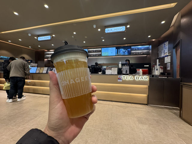 🧋 “CHAGEE (Qianmen Street) — A Refreshing Tea Stop in the Heart of Old Beijing” 🧋 “CHAGEE (Qianmen Street) — A Refreshing Tea Stop in the Heart of Old Beijing”