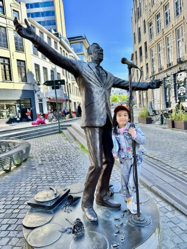 ベルギーの小便小僧博物館🇧🇪 | 子供たちのワードローブが私のもの
