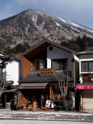 この隠れた名店カフェでは、コーヒー、ペストリー、手作りの品々を提供しています。