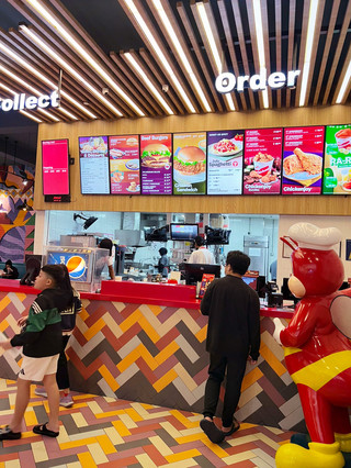 🍔 Filipino Fast Food Hits Kuala Lumpur! Jollibee Pavilion Bukit Jalil Review