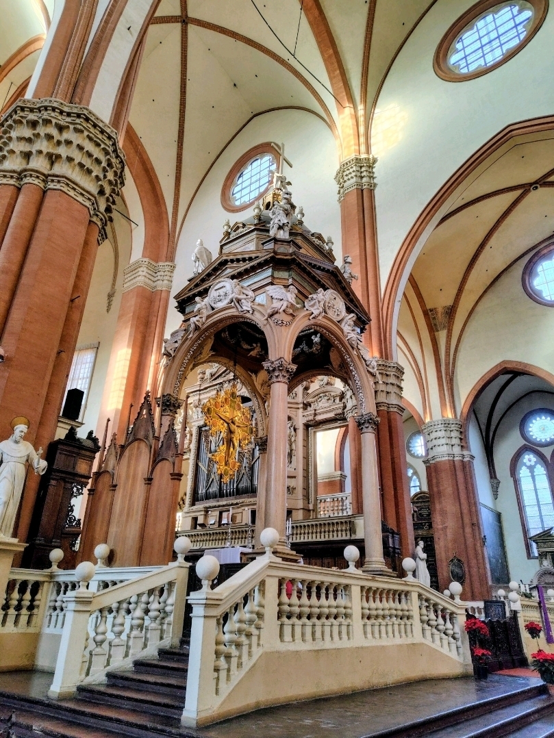 世界一の大きさの教会⛪️になるはずだった | Trip.com ボローニャ