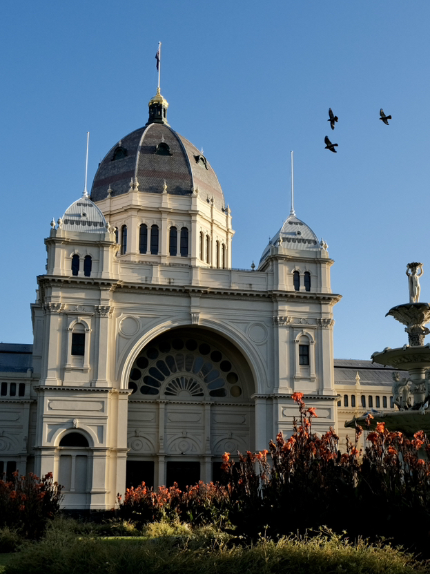 [Melbourne] Morning Is the Absolute Best Time to Experience True Beauty. Blending into Local Life at the World Heritage Site, Carlton Gardens.