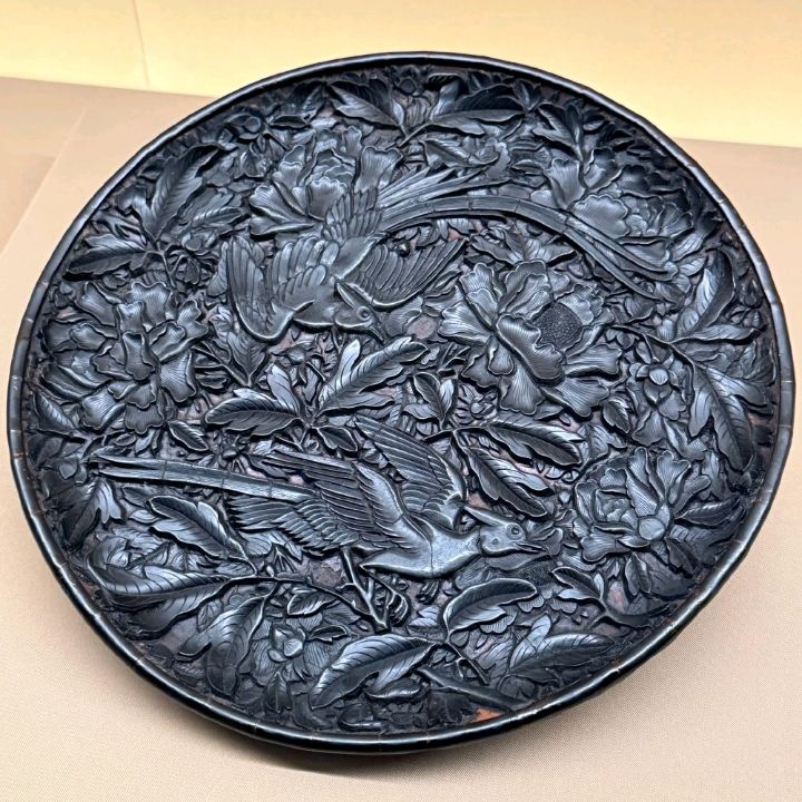 上海博物館 | 深紅と翠の華やぎ — 剔黒（黒彫漆）の芸術 | Trip.com 上海