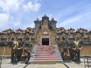 มหาเจดีย์หินทราย วัดป่ากุง