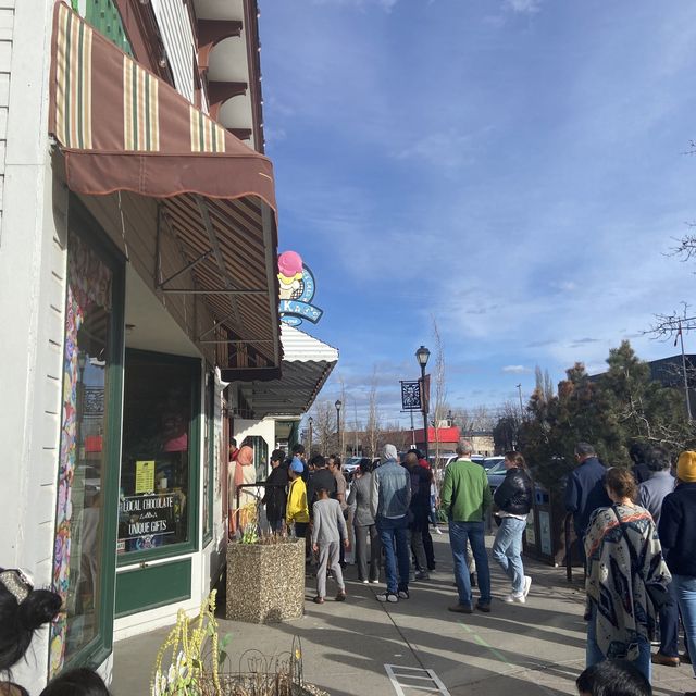 MacKay's Famous Ice Cream Shop -Cochrane