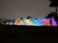 Beautiful park woven with water and light 
