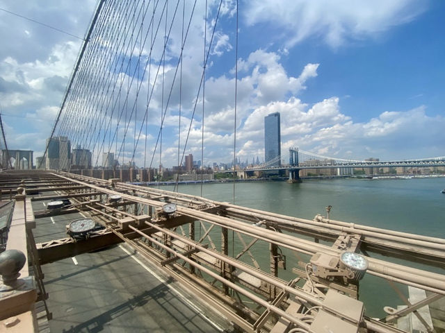 漫步紐約布魯克林大橋🌉✨感受建築魅力與城景之美✨