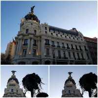 🌆🇪🇸 "Rising Elegance: Explore Madrid's Metropolis Building and Unleash its Architectural Splendor!" 🌇✨


