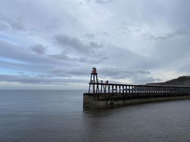 🏰 Whitby Harbour East Lighthouse 🌊