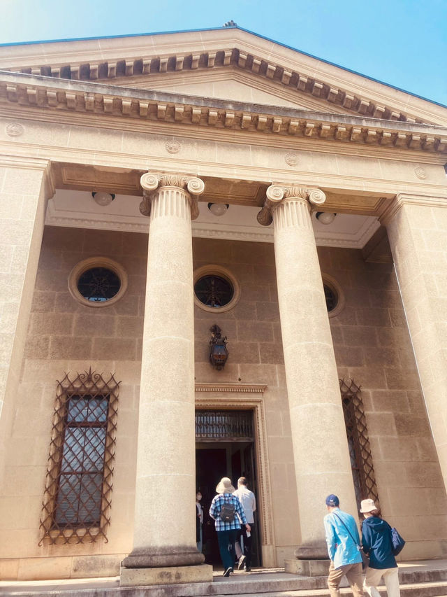 An art museum in the Kurashiki aesthetic district with a collection of masterpieces