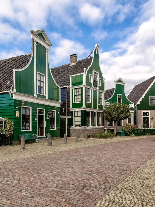 🌾 Zaanse Schans: A Living Museum of Dutch Windmills and Craftsmanship 🌬🇳🇱