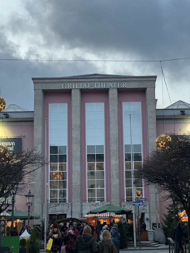 🎄✨ Essen, Germany — Where Christmas Shines Brighter Than Ever 🌟🏙️ 