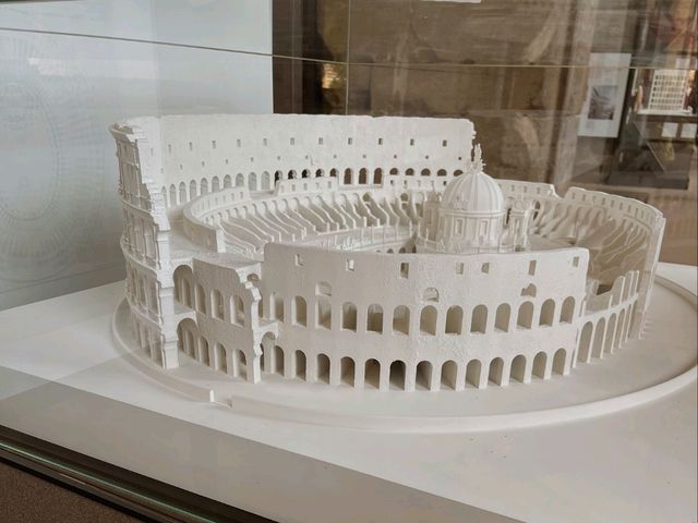 🇮🇹 Exploring the Colosseum in Rome: A Journey Through Time 🏛️✨