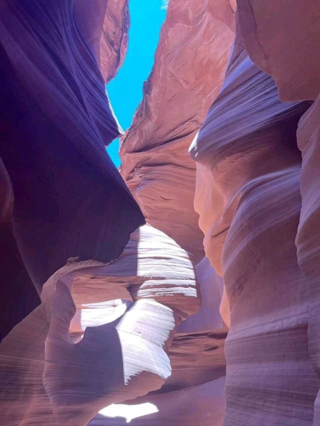 ✨ Antelope Canyon’s Sculpted Light & Shadows 🌄