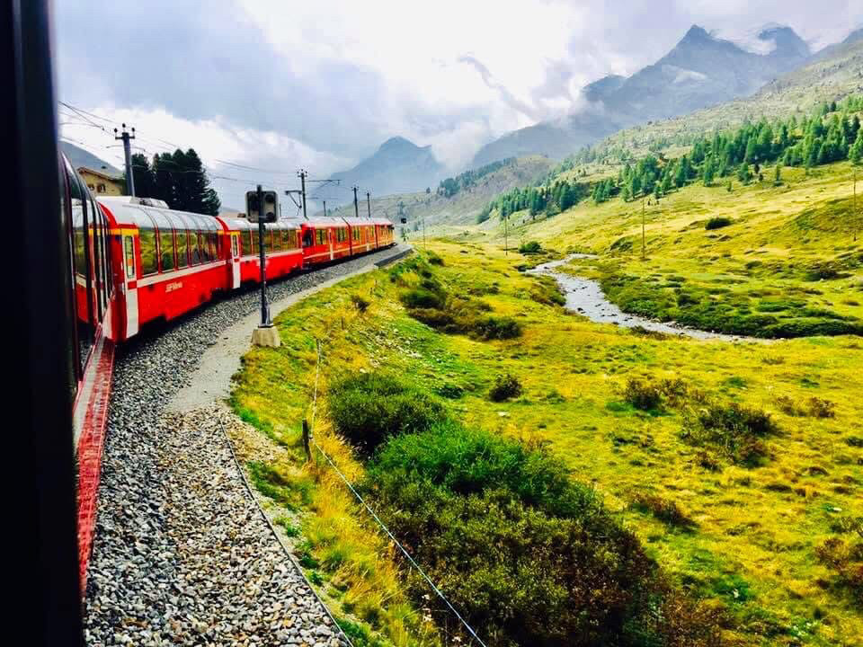 スイス】人生最大の楽しみ、ユネスコ世界遺産レーティッシュ鉄道を通る
