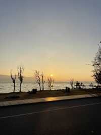 Sunrise over Erhai Lake, Dali 🌅☀️