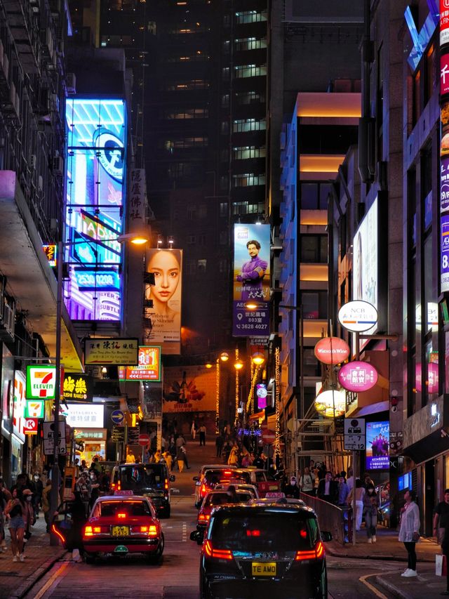 Hong Kong Central Street Sweeping: Looking for Super Popular Photo Spots, Instantly Take Pictures
