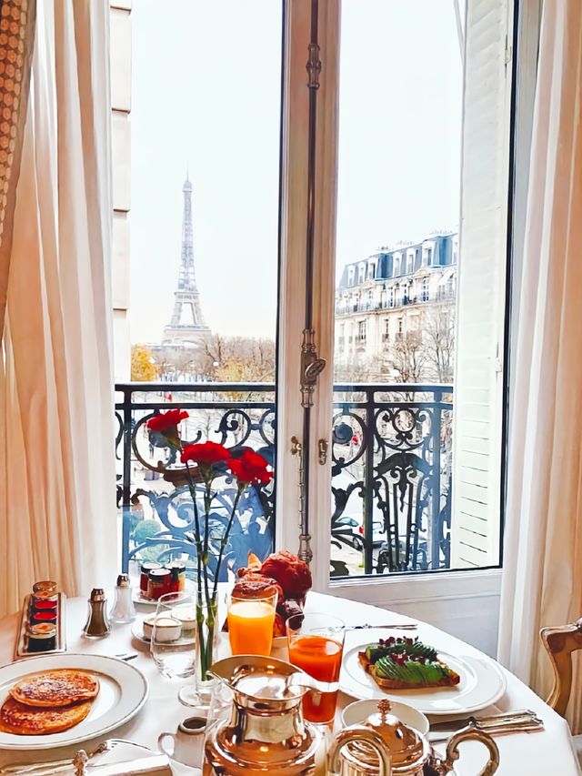 Luxury hotel in Paris where you can lie down and see the Eiffel Tower.