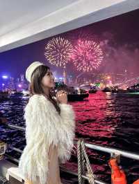 坐上香港維多利亞港遊輪看跨年煙花是什麼體驗～