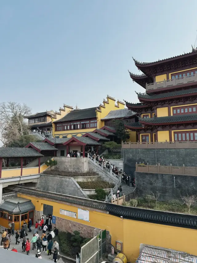 南京旅遊｜登明城牆，左瞰雞鳴寺右觀玄武湖