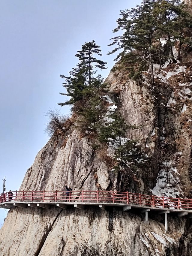 老君山的絕壁棧道