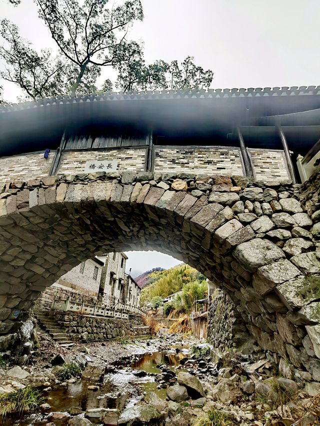 寧波棲霞坑村長安橋，散落鄉野的廊橋遺夢