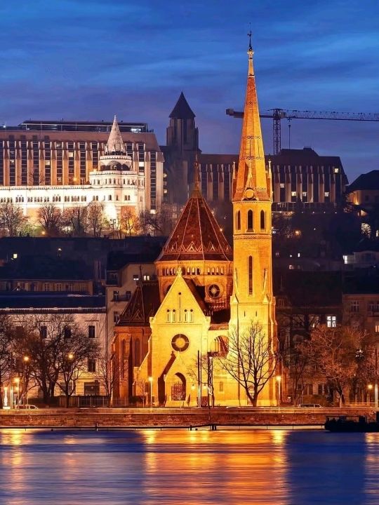 Blue Hour at Budapest Parliament 😍❤️