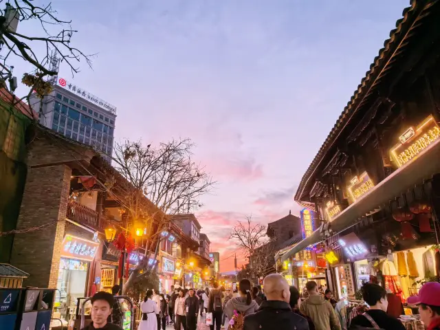 The old streets of Kunming light up at night (Part 3, Free Attractions) || You really know how to enjoy yourself!
