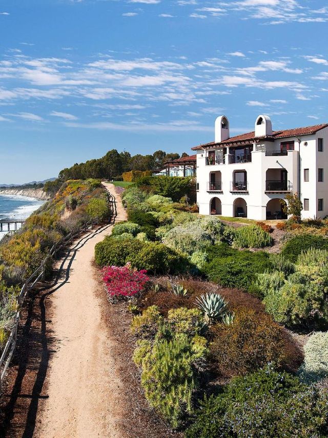 🌟 Santa Barbara's Seaside Escape: Ritz-Carlton 🌊✨