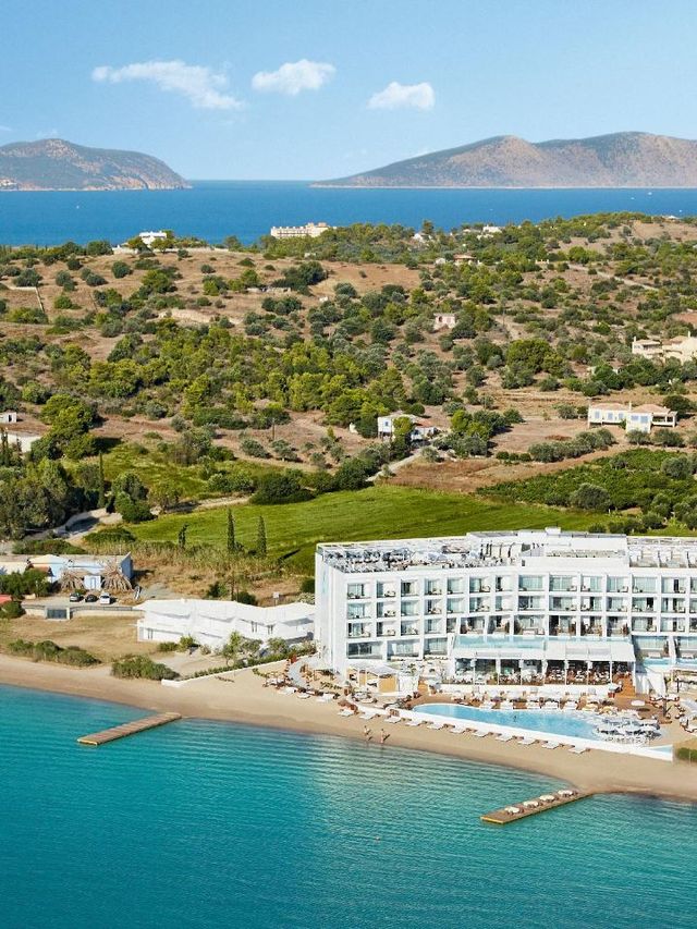 🌟🏨 Luxe Sleeps in Porto Cheli: Beachfront Bliss & Spa 🌊