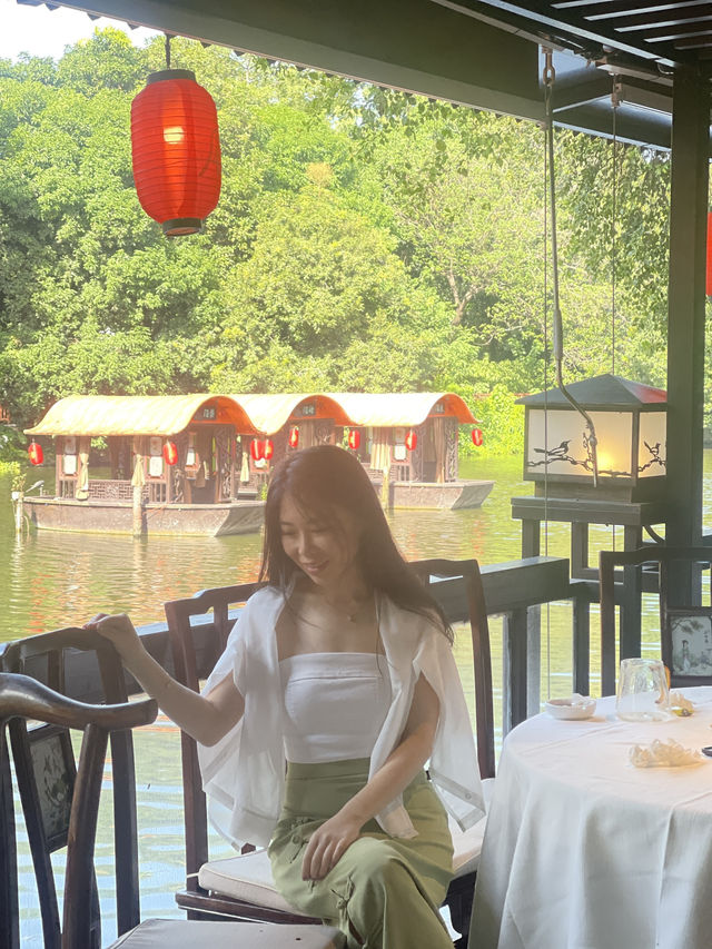 📍廣州唐荔園｜倚湖品茶，賞倒影斑駁🏮