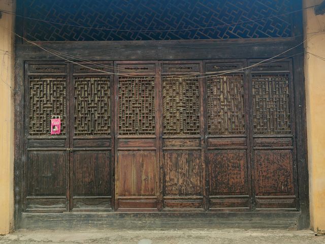 廣西鹿寨仁里屯鄧氏堂祠。