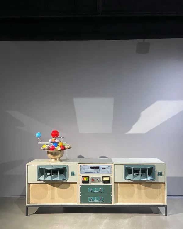 トム・サックスのBTS美術館Hybe Insight個展