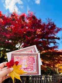 紅葉の季節の勝尾寺の美しさ