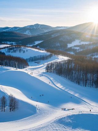 Jixi Winter Love: A Romantic Encounter in the Snow