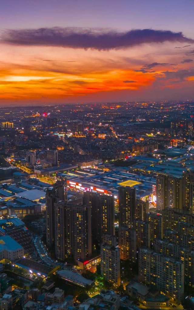 我在佛山拍到了廣州塔/邂逅城市的藍調時刻