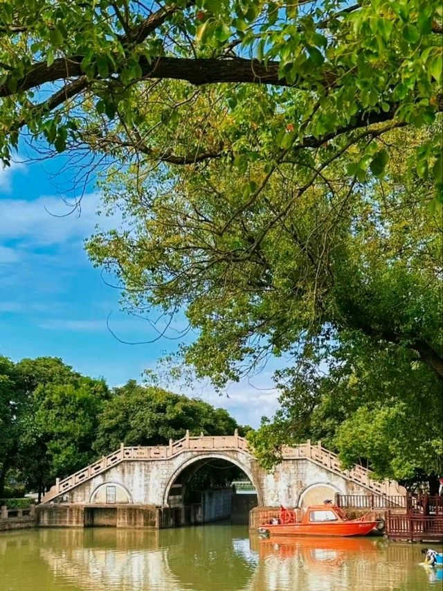 Suzhou's Ancient Town is Amazing 🇨🇳