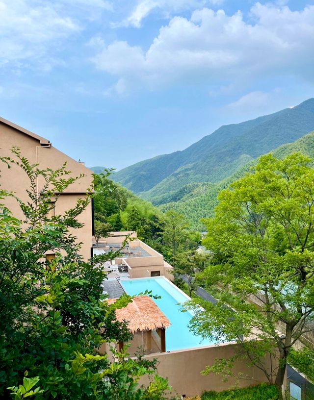 安吉·善侒|竹海山林之間打造詫寂風私湯民宿
