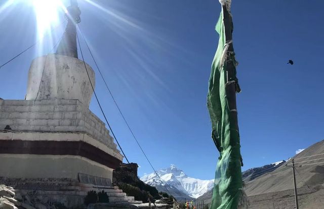 珠峰腳下的絨布寺：世界之巔的寧靜之地。