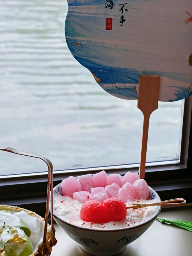 Dessert stop with a canal view • 🛶Suzhou