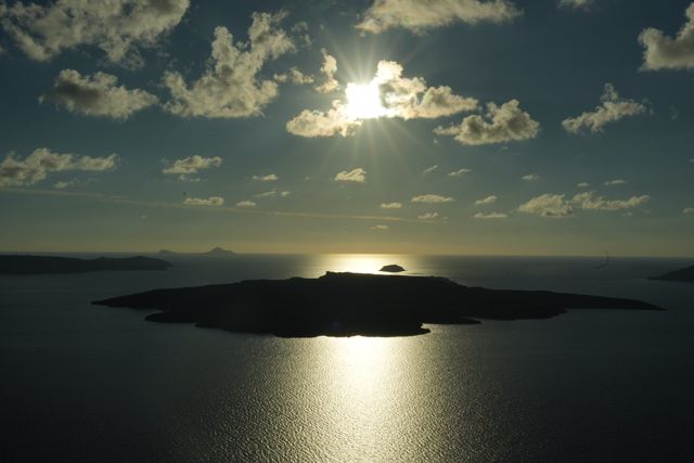 希臘聖托里尼・費拉小鎮｜午後到夜晚的藍白時光