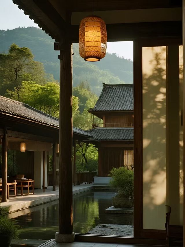 安吉親子躺平！娃追松鼠我泡湯，快樂翻倍