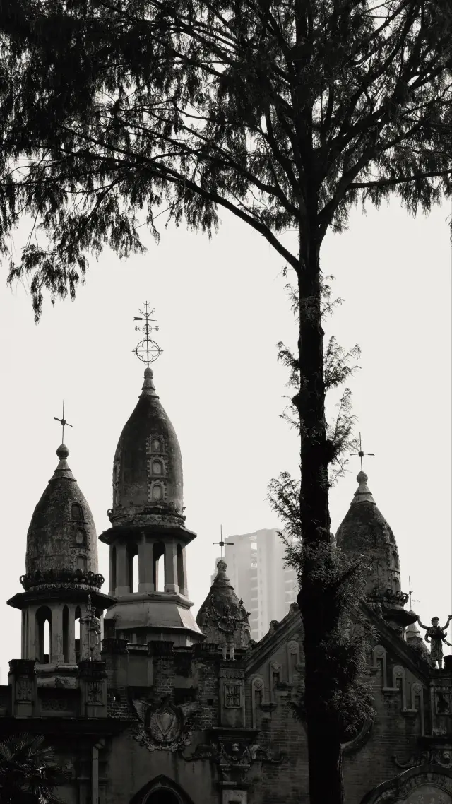 This hidden gem temple in Wuhan is absolutely amazing! Instantly cinematic shots ^_^