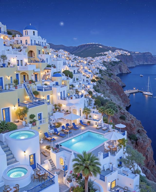 聖托里尼島絕美夜景浪漫小鎮的光影魔法
