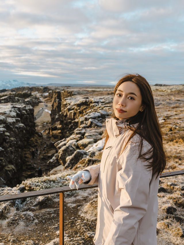 冰島黃金圈自駕，在熔岩荒野泡溫泉看極光